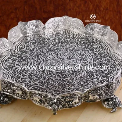 Antique Star Design Urli