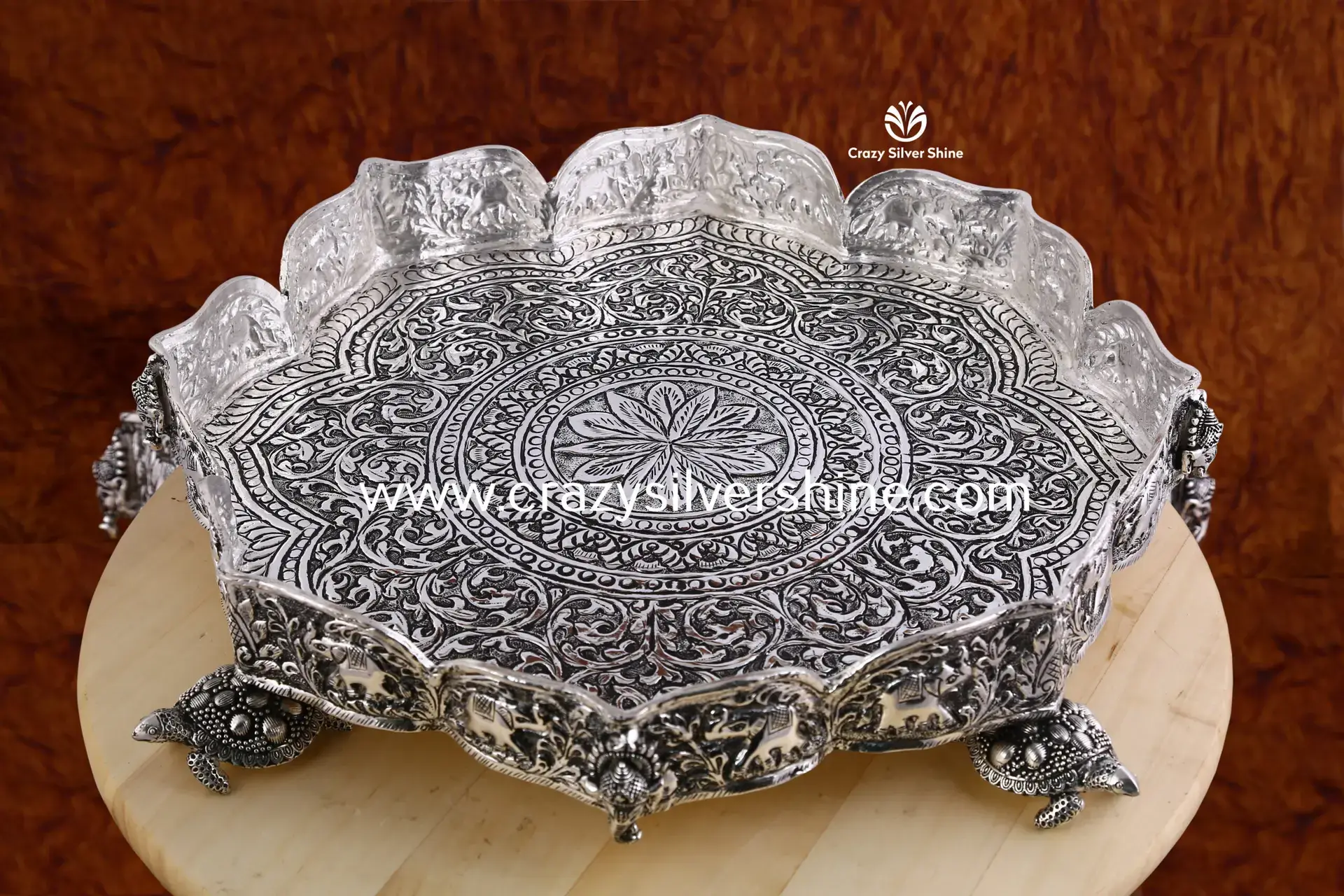Antique Star Design Urli