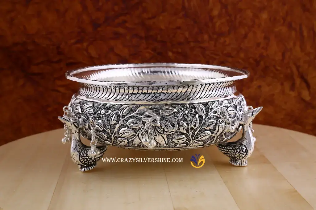 Antique Swan Urli